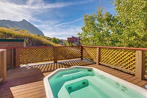 Walk to Lift: Mtn-view Crested Butte Condo w/ Loft