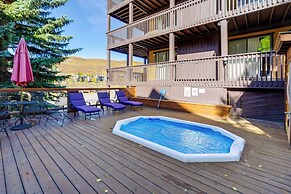 Walk to Lift: Mtn-view Crested Butte Condo w/ Loft