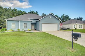 < 1 Mi to Beach - Home w/ Deck & Yard in Waveland!