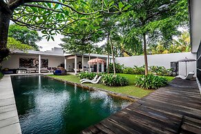 Loft Volcano by Alfred in Bali - Stylish 2 BR Loft w Pool Garden Ricef