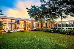 Loft Volcano by Alfred in Bali - Stylish 2 BR Loft w Pool Garden Ricef