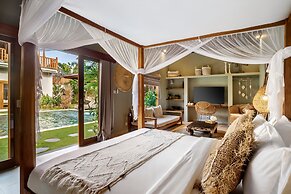 Villa Nabi by Alfred in Bali - New Family 5BR Villa Next to Seminyak B