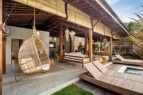 Villa Nabi by Alfred in Bali - New Family 5BR Villa Next to Seminyak B