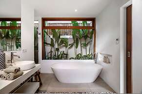 Villa Nabi by Alfred in Bali - New Family 5BR Villa Next to Seminyak B