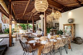 Villa Nabi by Alfred in Bali - New Family 5BR Villa Next to Seminyak B