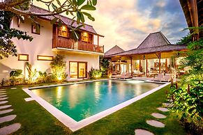 Villa Nabi by Alfred in Bali - New Family 5BR Villa Next to Seminyak B