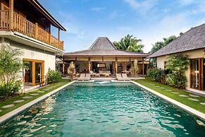 Villa Nabi by Alfred in Bali - New Family 5BR Villa Next to Seminyak B