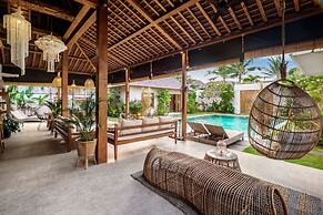 Villa Nabi by Alfred in Bali - New Family 5BR Villa Next to Seminyak B