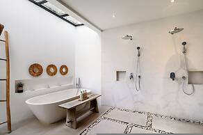 Villa Nabi by Alfred in Bali - New Family 5BR Villa Next to Seminyak B