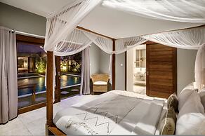 Villa Nabi by Alfred in Bali - New Family 5BR Villa Next to Seminyak B