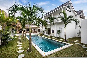 Villa Cyma by Alfred in Bali - New Peaceful 5 BR Villa in the Heart of