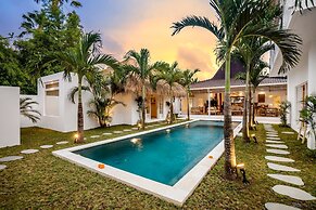 Villa Cyma by Alfred in Bali - New Peaceful 5 BR Villa in the Heart of