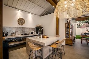 Villa Folie by Alfred in Bali - New 5bdr Dream Villa in the Heart of S