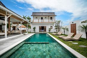 Villa Folie by Alfred in Bali - New 5bdr Dream Villa in the Heart of S