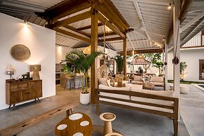 Villa Folie by Alfred in Bali - New 5bdr Dream Villa in the Heart of S