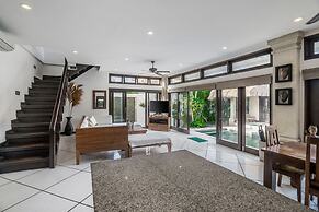 Villa Gading by Alfred in Bali - Stunning 4BD Villa in the Heart of Se