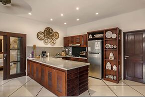 Villa Gading by Alfred in Bali - Stunning 4BD Villa in the Heart of Se