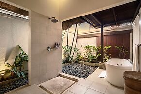 Villa Gading by Alfred in Bali - Stunning 4BD Villa in the Heart of Se