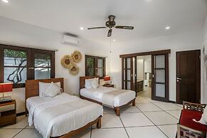 Villa Gading by Alfred in Bali - Stunning 4BD Villa in the Heart of Se