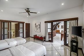 Villa Gading by Alfred in Bali - Stunning 4BD Villa in the Heart of Se