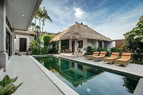 Villa Gading by Alfred in Bali - Stunning 4BD Villa in the Heart of Se