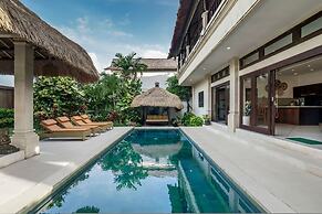Villa Gading by Alfred in Bali - Stunning 4BD Villa in the Heart of Se