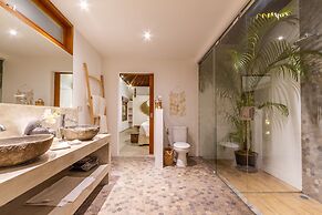 Villa Namu by Alfred in Bali - Family 5 BD Dream in Seminyak Oberoi Be