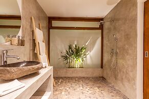 Villa Namu by Alfred in Bali - Family 5 BD Dream in Seminyak Oberoi Be