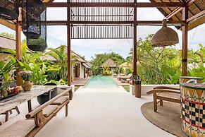 Villa Chempaka by Alfred in Bali - New Luxe Tropical 4BR Dream Villa i