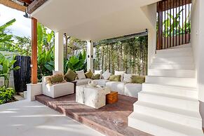 Villa Chempaka by Alfred in Bali - New Luxe Tropical 4BR Dream Villa i