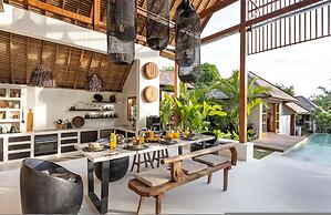 Villa Chempaka by Alfred in Bali - New Luxe Tropical 4BR Dream Villa i