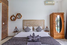 Villa Maje by Alfred in Bali - Tropical 3BD Villa w Pool Near Batu Bel