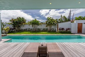 Villa Maje by Alfred in Bali - Tropical 3BD Villa w Pool Near Batu Bel