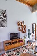 Villa Maje by Alfred in Bali - Tropical 3BD Villa w Pool Near Batu Bel