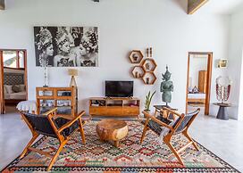 Villa Maje by Alfred in Bali - Tropical 3BD Villa w Pool Near Batu Bel