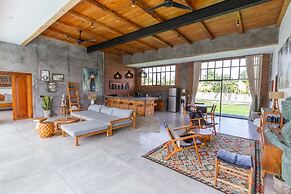 Villa Maje by Alfred in Bali - Tropical 3BD Villa w Pool Near Batu Bel