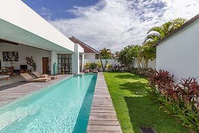 Villa Maje by Alfred in Bali - Tropical 3BD Villa w Pool Near Batu Bel