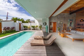 Villa Maje by Alfred in Bali - Tropical 3BD Villa w Pool Near Batu Bel