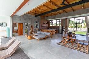 Villa Maje by Alfred in Bali - Tropical 3BD Villa w Pool Near Batu Bel