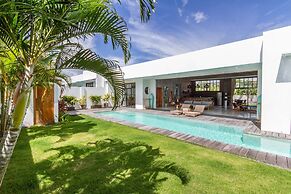 Villa Maje by Alfred in Bali - Tropical 3BD Villa w Pool Near Batu Bel