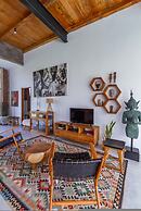 Villa Maje by Alfred in Bali - Tropical 3BD Villa w Pool Near Batu Bel