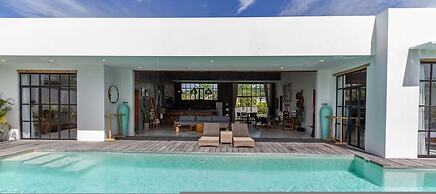Villa Maje by Alfred in Bali - Tropical 3BD Villa w Pool Near Batu Bel