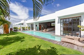 Villa Maje by Alfred in Bali - Tropical 3BD Villa w Pool Near Batu Bel