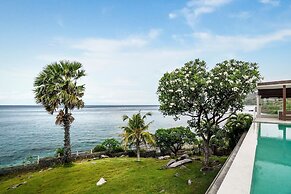 Villa Eden Roc by Alfred in Bali - Luxury Beachfront 3BR Villa With In