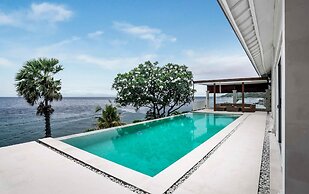 Villa Eden Roc by Alfred in Bali - Luxury Beachfront 3BR Villa With In