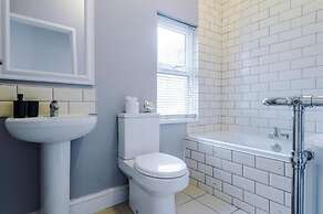 Spacious Bed Rest Stay in Salford City