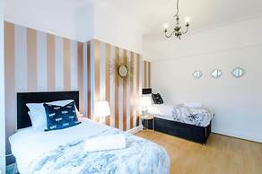 Spacious Bed Rest Stay in Salford City