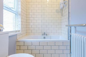 Spacious Bed Rest Stay in Salford City