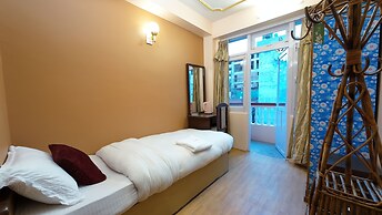 Hotel Triratna