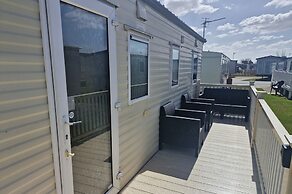 3 Bed Caravan - Sleeps 8 - Pets Allowed - Pool